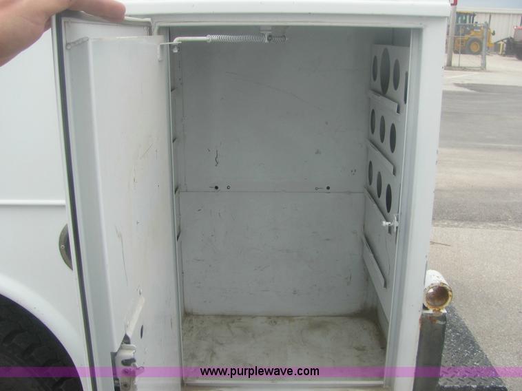 image for item 9151 2003 Chevrolet C3500 Silverado pickup truck