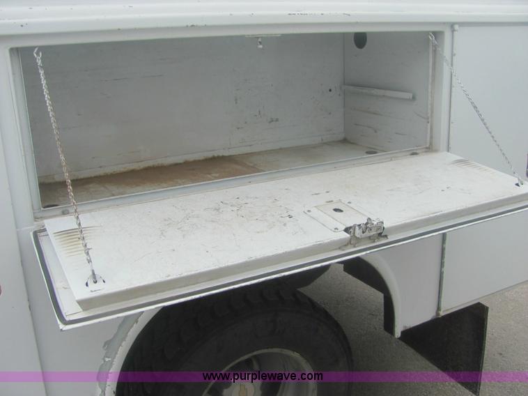 image for item 9151 2003 Chevrolet C3500 Silverado pickup truck