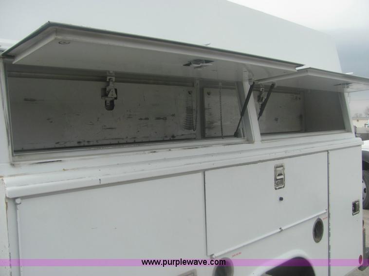 image for item 9151 2003 Chevrolet C3500 Silverado pickup truck