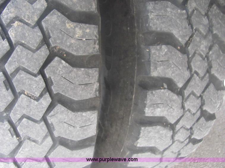 image for item 9151 2003 Chevrolet C3500 Silverado pickup truck