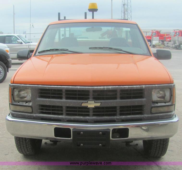 image for item 9152 1999 Chevrolet C2500 pickup truck