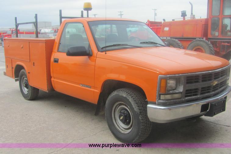 image for item 9152 1999 Chevrolet C2500 pickup truck