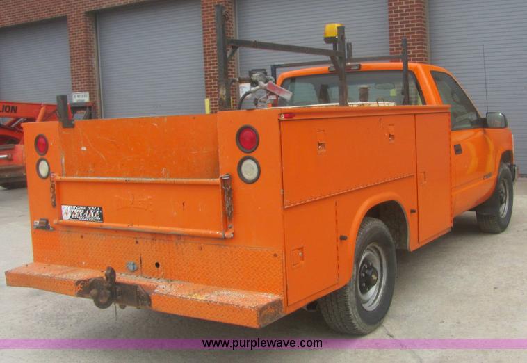 image for item 9152 1999 Chevrolet C2500 pickup truck