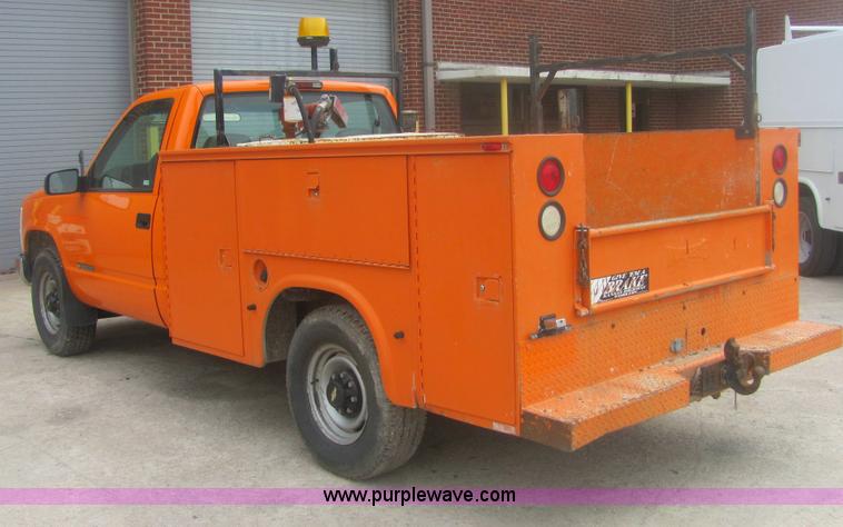 image for item 9152 1999 Chevrolet C2500 pickup truck