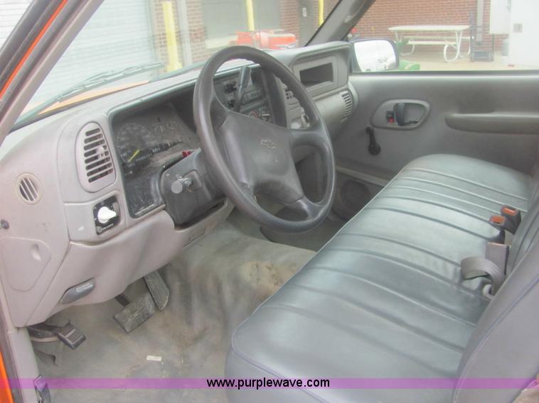 image for item 9152 1999 Chevrolet C2500 pickup truck