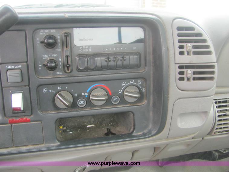 image for item 9152 1999 Chevrolet C2500 pickup truck