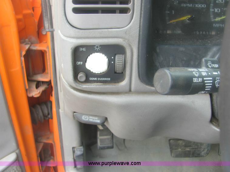 image for item 9152 1999 Chevrolet C2500 pickup truck