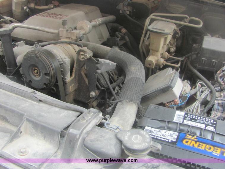 image for item 9152 1999 Chevrolet C2500 pickup truck