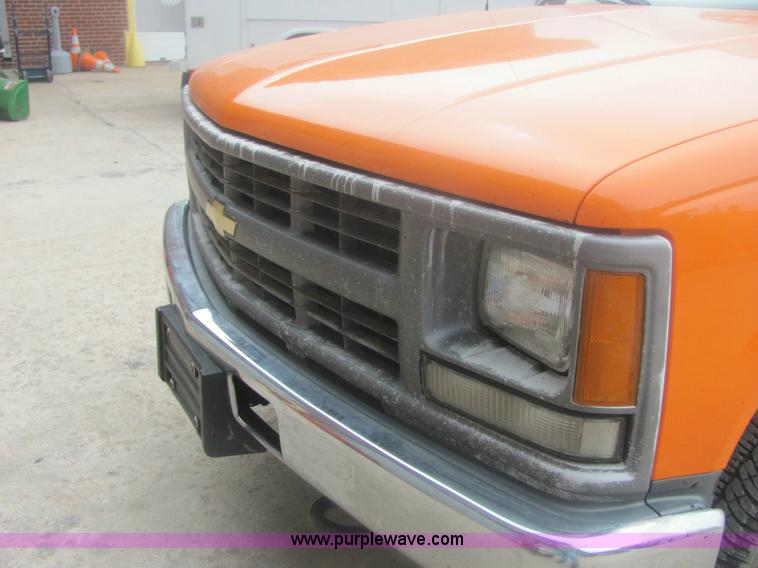 image for item 9152 1999 Chevrolet C2500 pickup truck