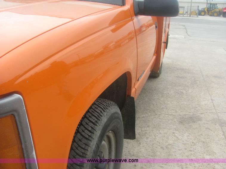 image for item 9152 1999 Chevrolet C2500 pickup truck