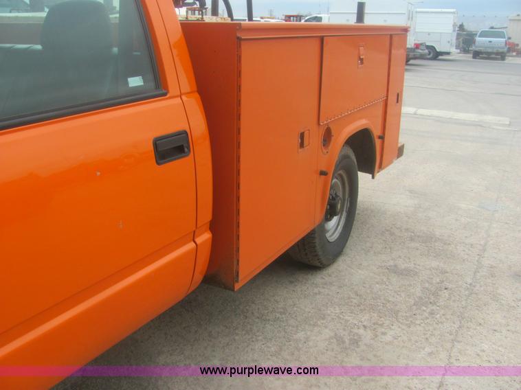 image for item 9152 1999 Chevrolet C2500 pickup truck