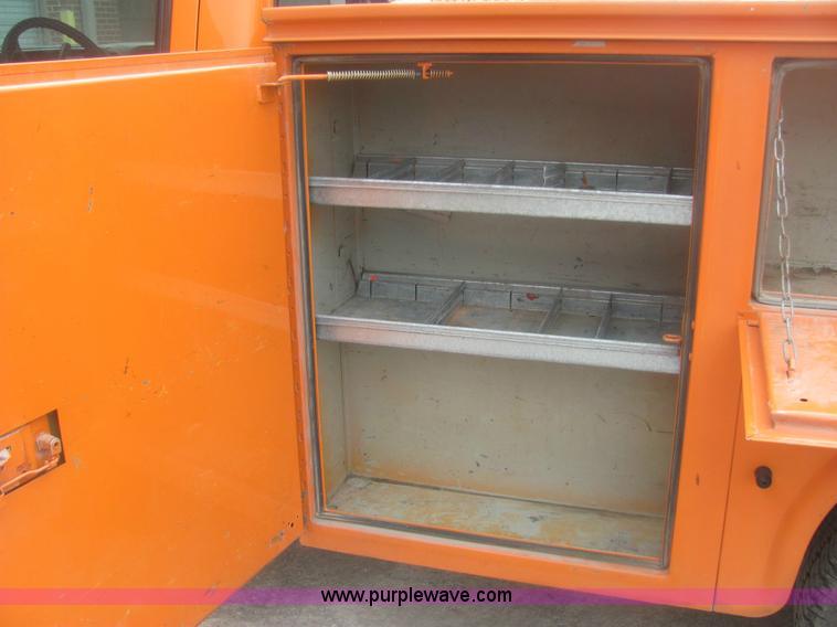 image for item 9152 1999 Chevrolet C2500 pickup truck