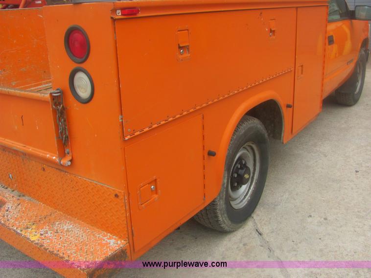 image for item 9152 1999 Chevrolet C2500 pickup truck
