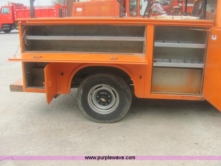 image for item 9152 1999 Chevrolet C2500 pickup truck