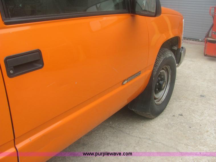 image for item 9152 1999 Chevrolet C2500 pickup truck