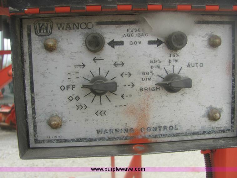 image for item 9155 1993 Wanco WTDB8-SAC portable arrow board