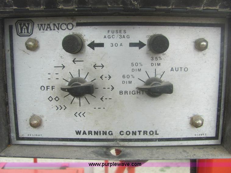 image for item 9158 1993 Wanco WTDB8-SAC portable arrow board