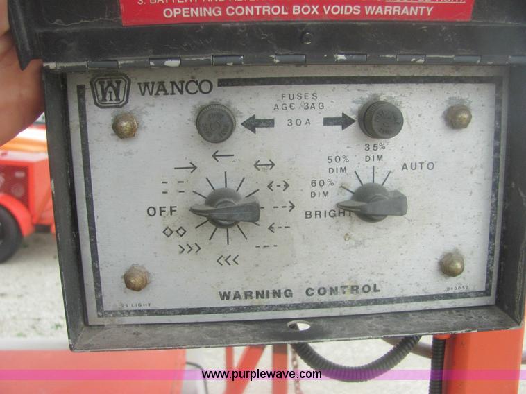 image for item 9160 1994 Wanco WTDB8-SAC portable arrow board