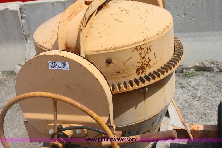 image for item 9185 1993 Gilson 59020 concrete mixer