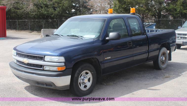 image for item 9264 2002 Chevrolet Silverado C1500 extended cab pickup truck