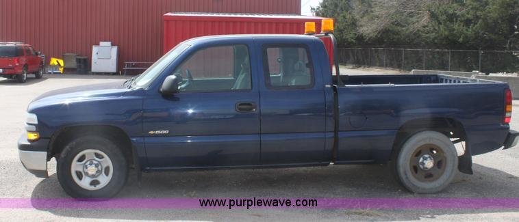 image for item 9264 2002 Chevrolet Silverado C1500 extended cab pickup truck