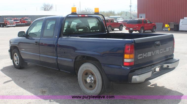 image for item 9264 2002 Chevrolet Silverado C1500 extended cab pickup truck