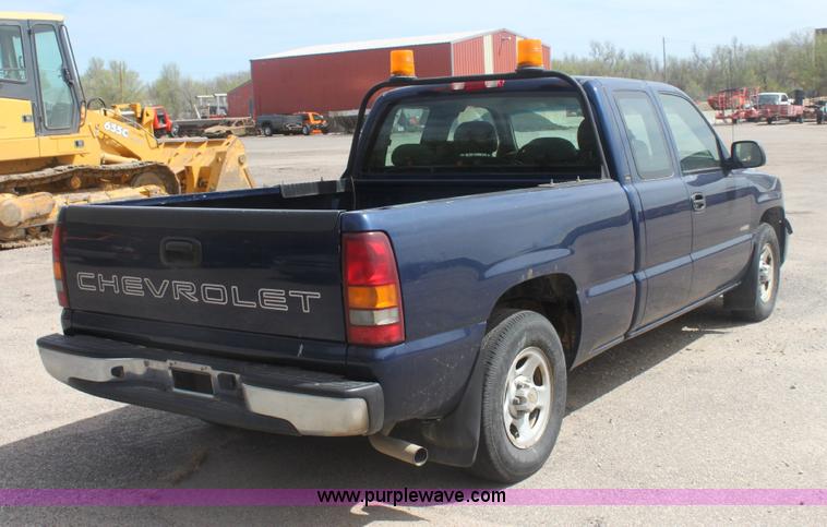 image for item 9264 2002 Chevrolet Silverado C1500 extended cab pickup truck
