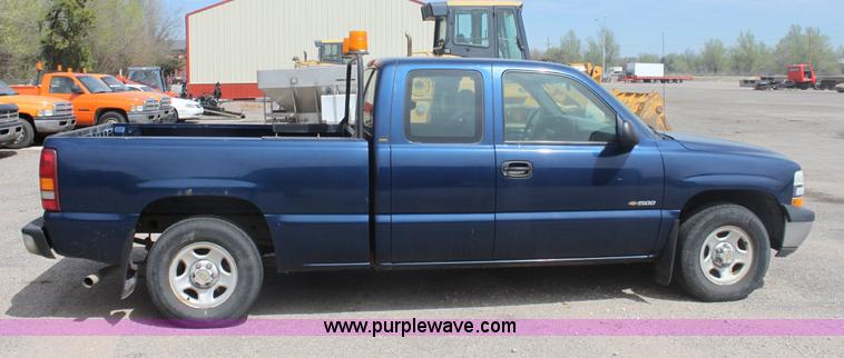 image for item 9264 2002 Chevrolet Silverado C1500 extended cab pickup truck