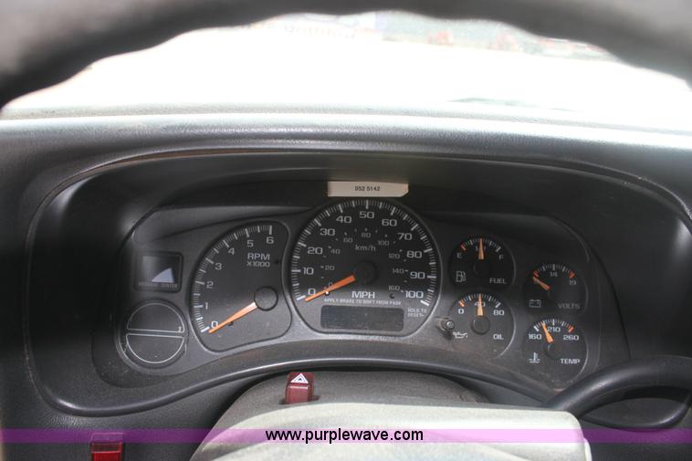 image for item 9264 2002 Chevrolet Silverado C1500 extended cab pickup truck