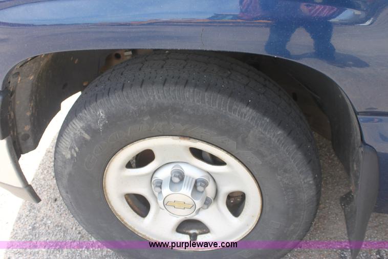 image for item 9264 2002 Chevrolet Silverado C1500 extended cab pickup truck