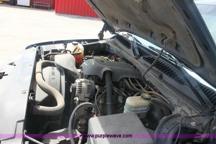 image for item 9264 2002 Chevrolet Silverado C1500 extended cab pickup truck