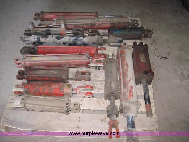 image for item 1973 (13) hydraulic cylinders