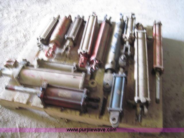 image for item 1973 (13) hydraulic cylinders