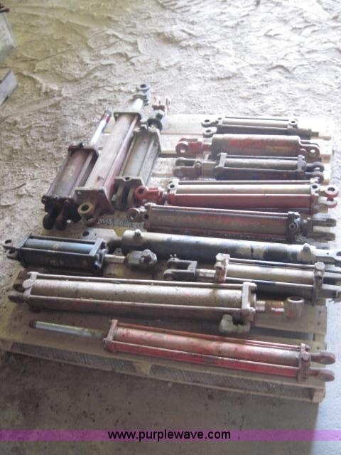 image for item 1973 (13) hydraulic cylinders