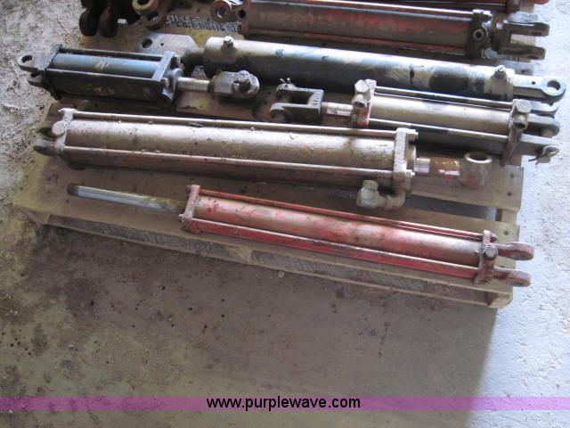 image for item 1973 (13) hydraulic cylinders