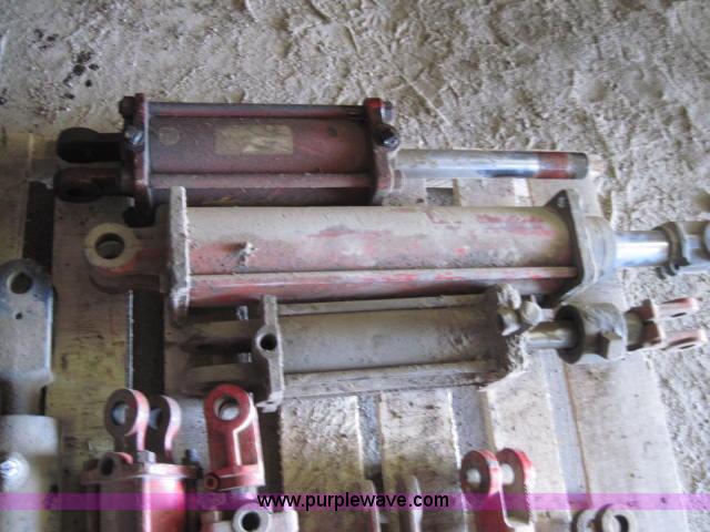 image for item 1973 (13) hydraulic cylinders