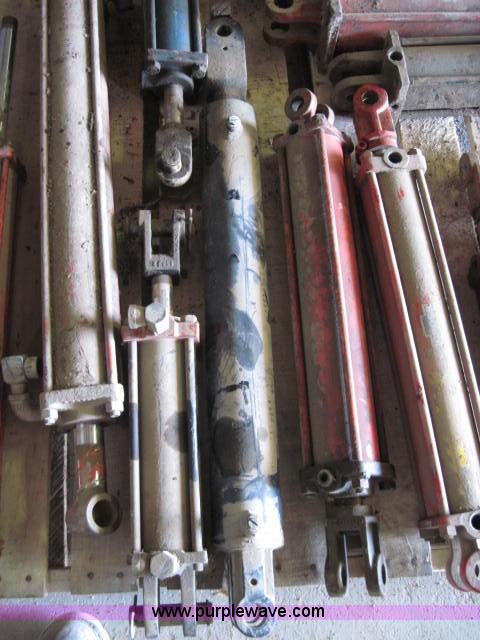 image for item 1973 (13) hydraulic cylinders