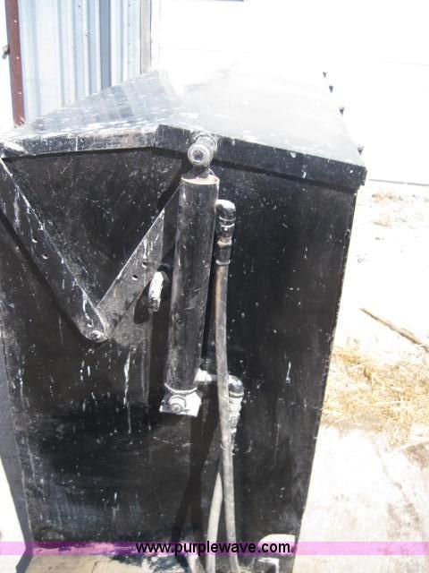 image for item 1982 Homemade cake feeder