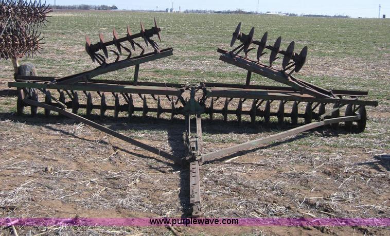 image for item 1991 John Deere single gang 18' disk