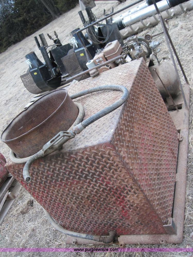 image for item 1995 Fuel tank/air compressor skid