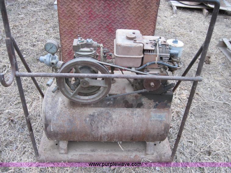 image for item 1995 Fuel tank/air compressor skid