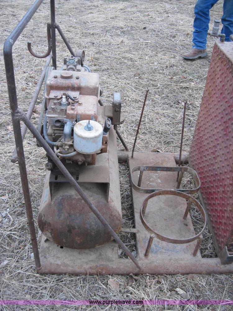 image for item 1995 Fuel tank/air compressor skid