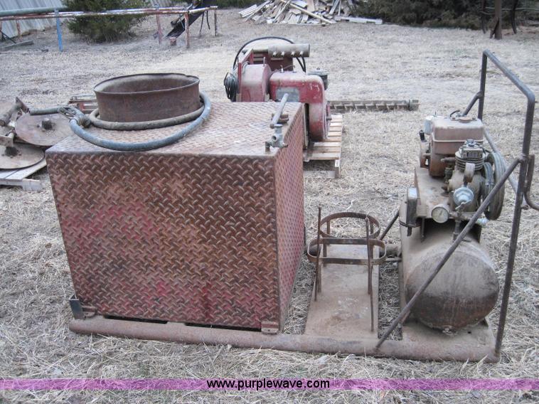 image for item 1995 Fuel tank/air compressor skid