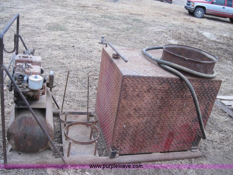 image for item 1995 Fuel tank/air compressor skid