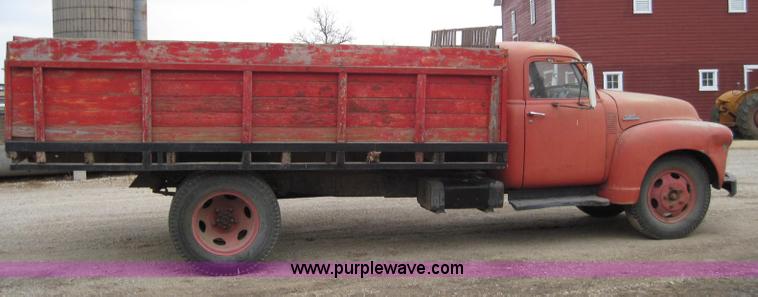 image for item 2000 1948 GMC wheat truck