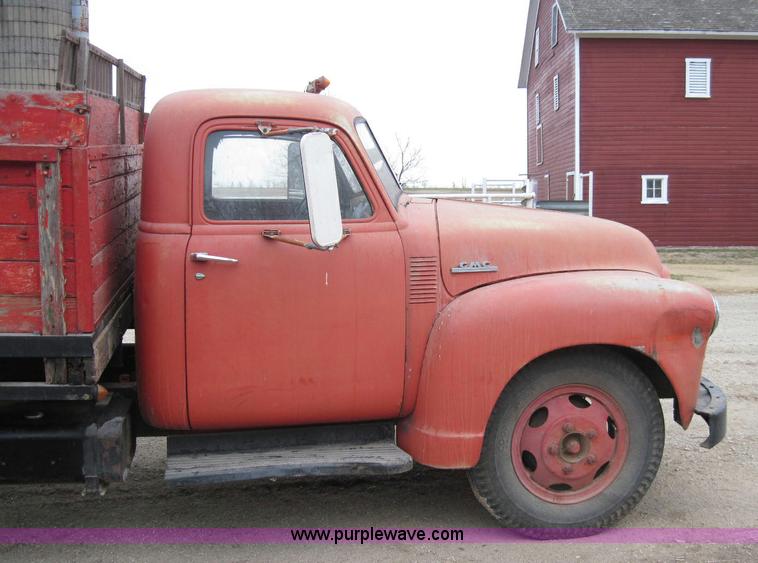 image for item 2000 1948 GMC wheat truck