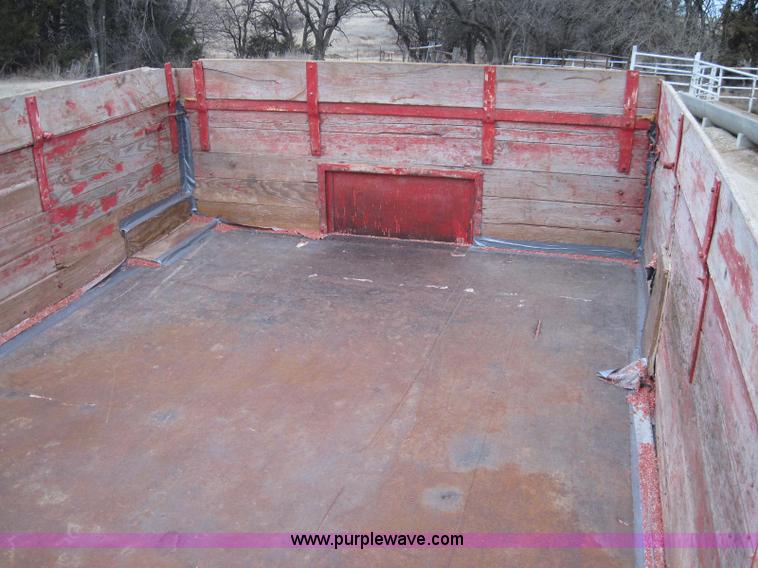 image for item 2000 1948 GMC wheat truck