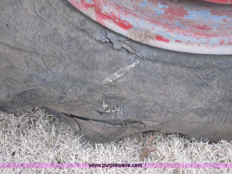 image for item 2001 Minneapolis Moline 283B4 tractor