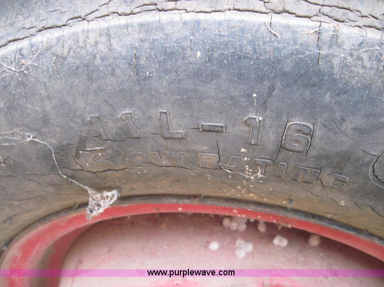 image for item 2001 Minneapolis Moline 283B4 tractor