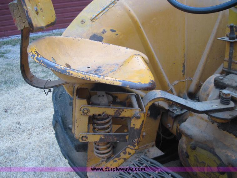 image for item 2001 Minneapolis Moline 283B4 tractor